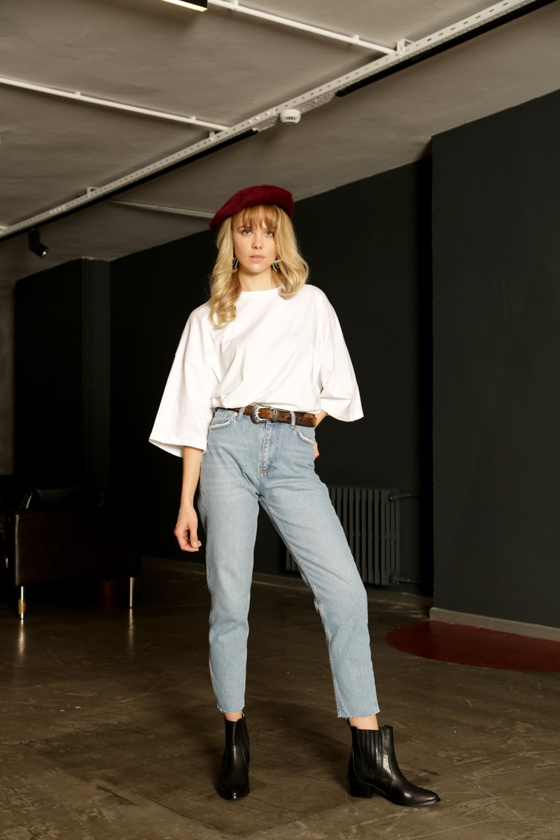 Beyaz Bisiklet Yaka Oversize Tshirt