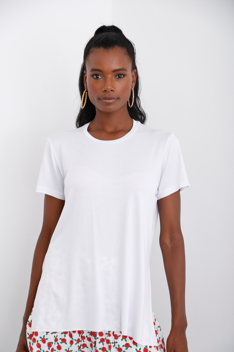 Beyaz Bisiklet Yaka Yırtmaçlı Tshirt 001
