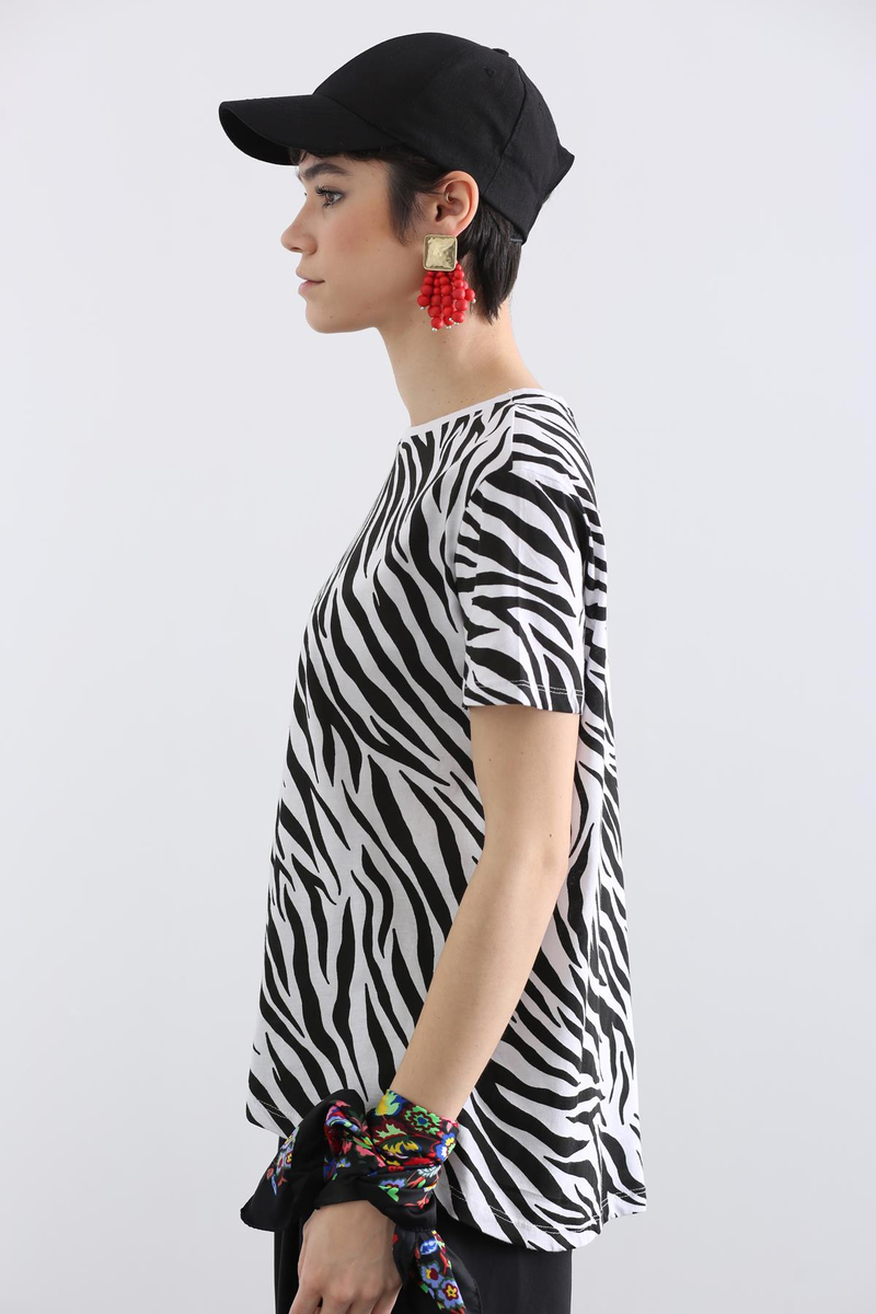 Beyaz Bisiklet Yaka Zebra Desen Tshirt 