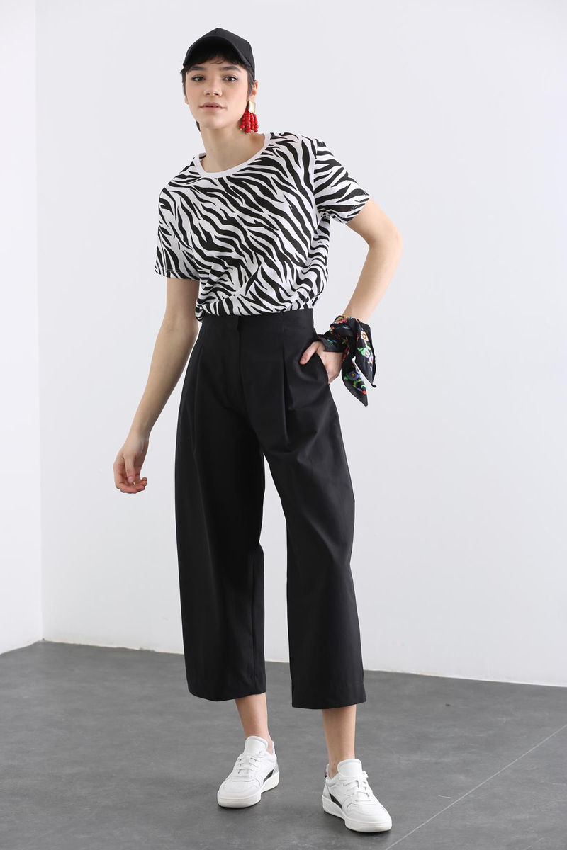 Beyaz Bisiklet Yaka Zebra Desen Tshirt 