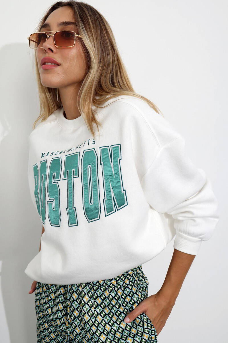 Beyaz Boston Nakışlı Sweatshirt 