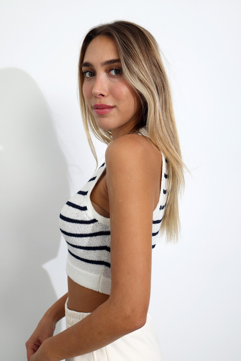 Beyaz Çizgili Triko Crop 