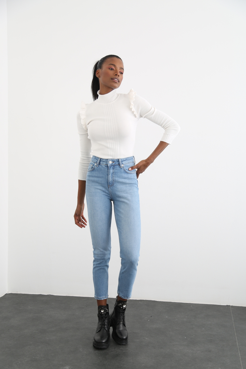 Beyaz Dik Yaka Slim Fit Çelik Triko 15910