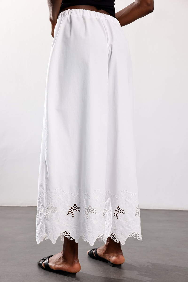 Beyaz Fisto İşlemeli Geniş Paça Pantolon 1760