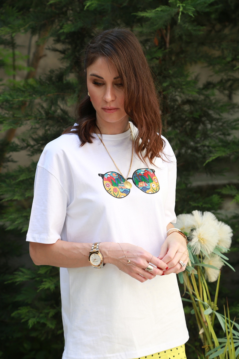 Beyaz Gözlük Baskılı Tshirt