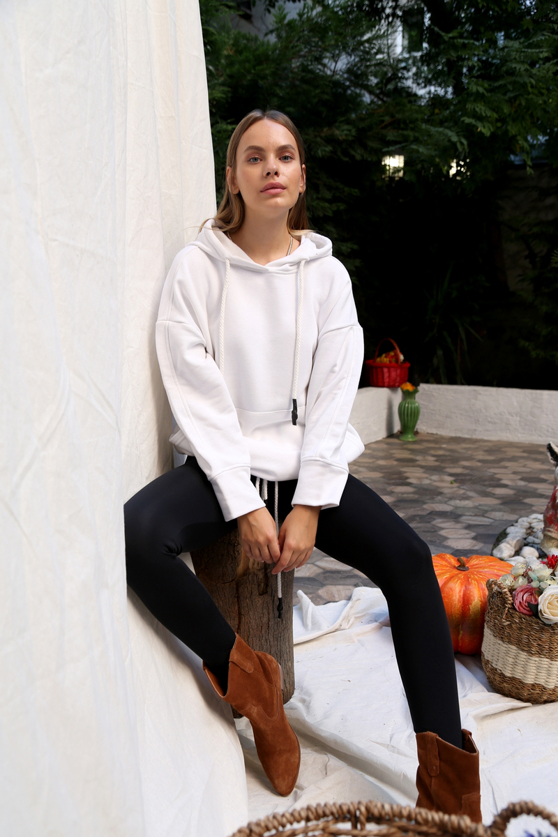 Beyaz Kapşonlu Sweatshirt