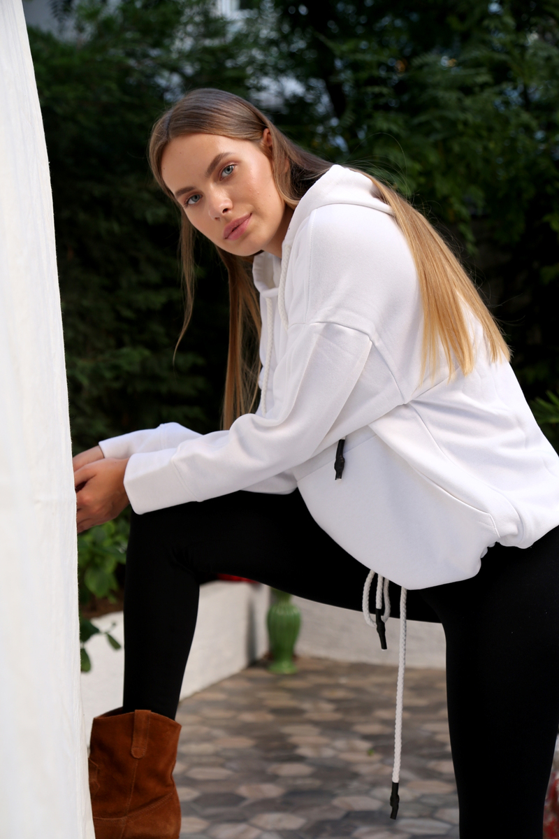 Beyaz Kapşonlu Sweatshirt