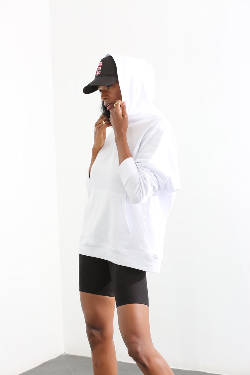 Beyaz Kapüşonlu Kanguru Sweatshirt 