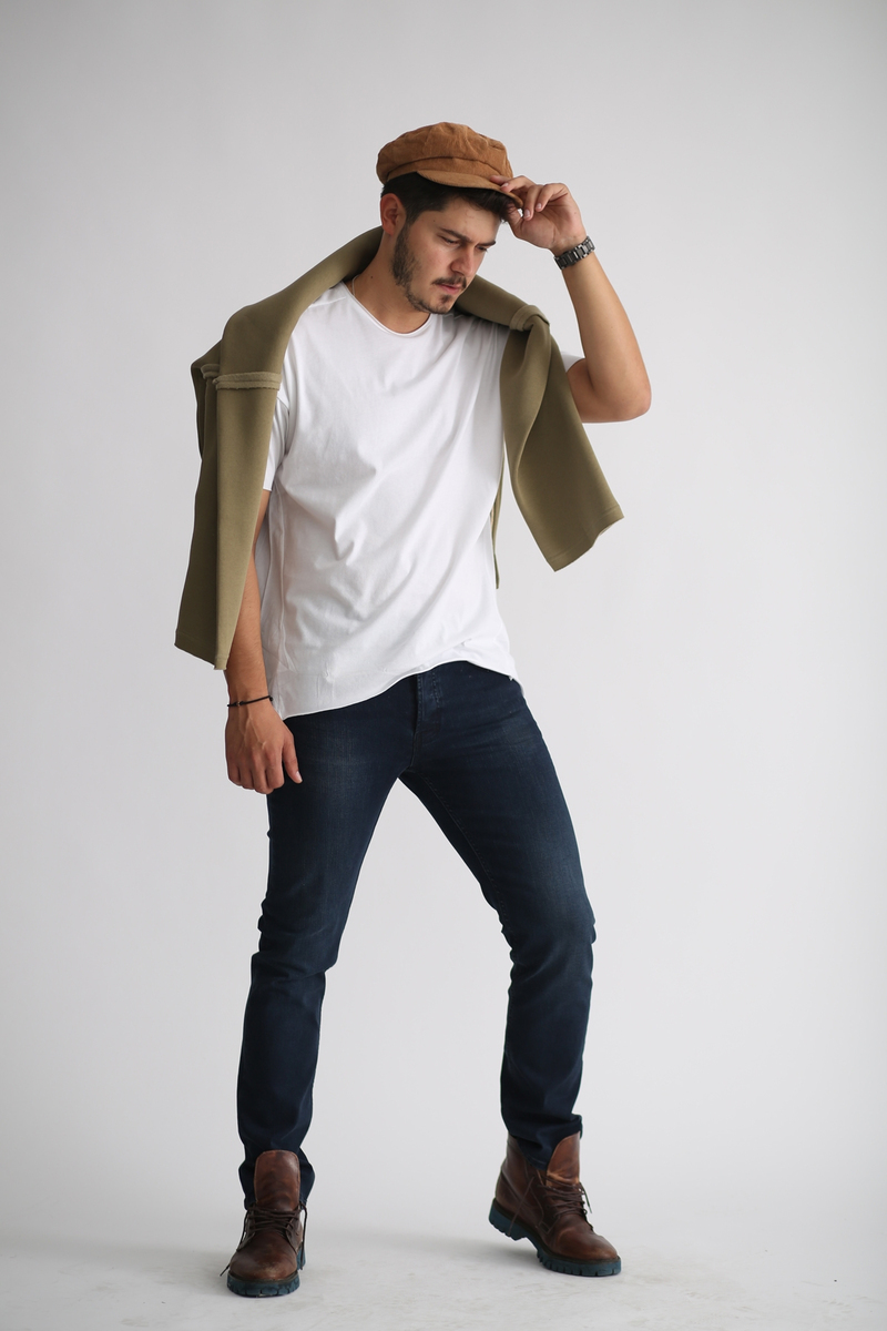 Beyaz Kesik Yaka Basic Tshirt 