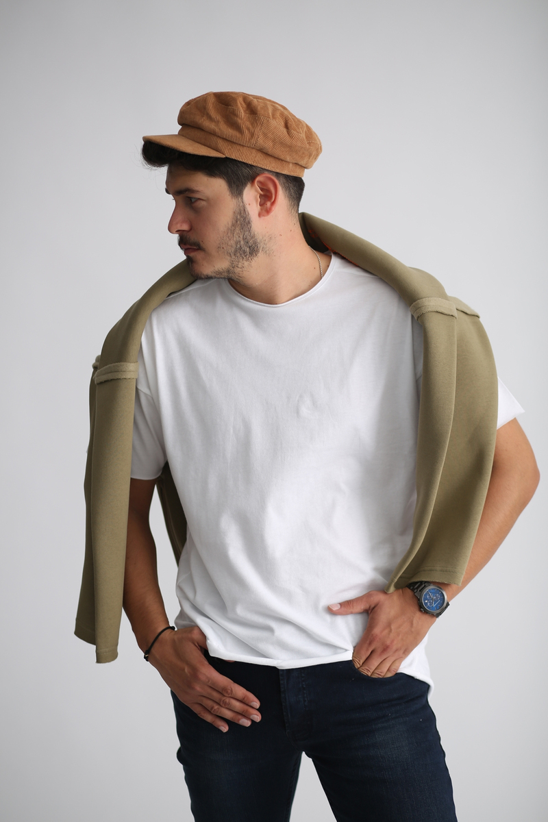 Beyaz Kesik Yaka Basic Tshirt 
