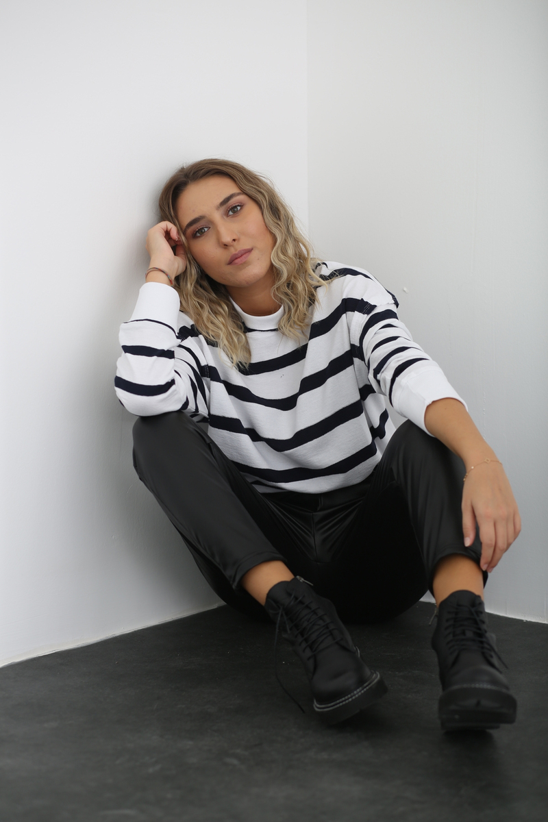 Beyaz-Lacivert Çizgili Basic Sweatshirt 262