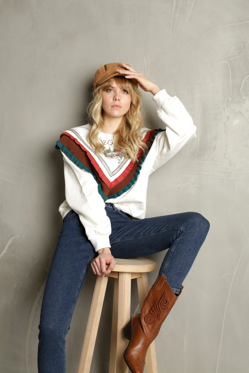 Beyaz Önü Fırfırlı Sweatshirt