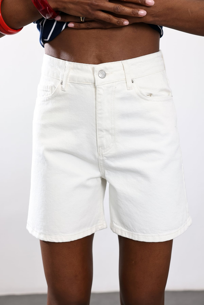 Beyaz Şehir Boy Denim Şort 1512