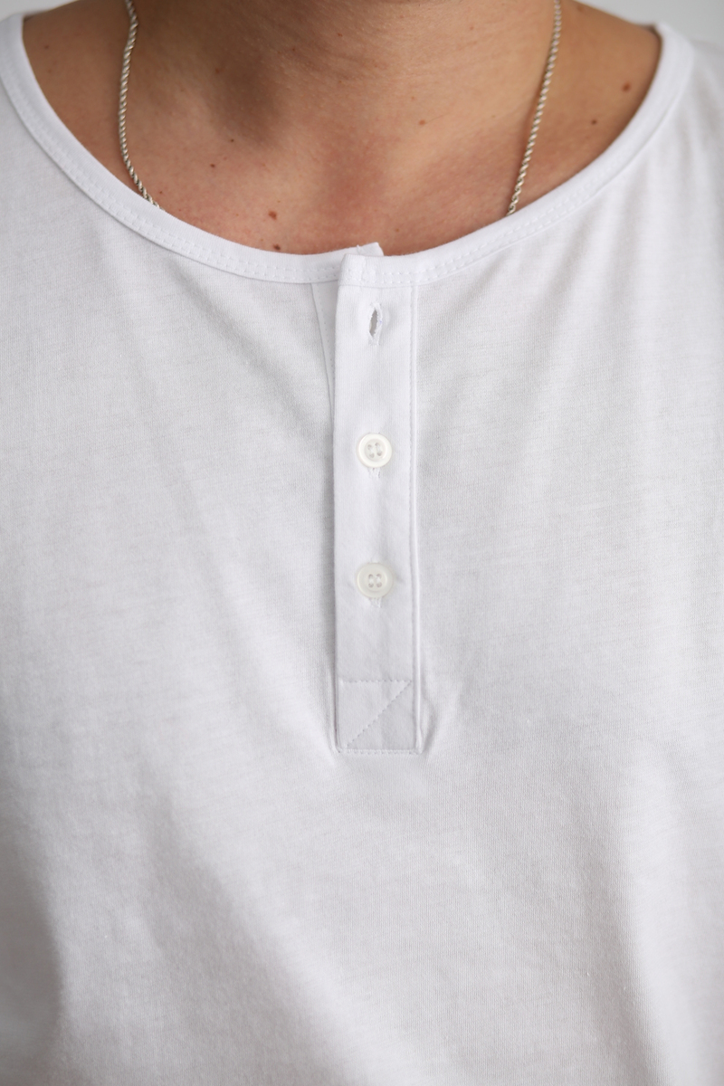 Beyaz Üç Düğmeli Tshirt K-233
