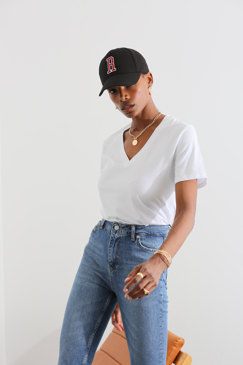 Beyaz V Yaka Basic Tshirt 2428