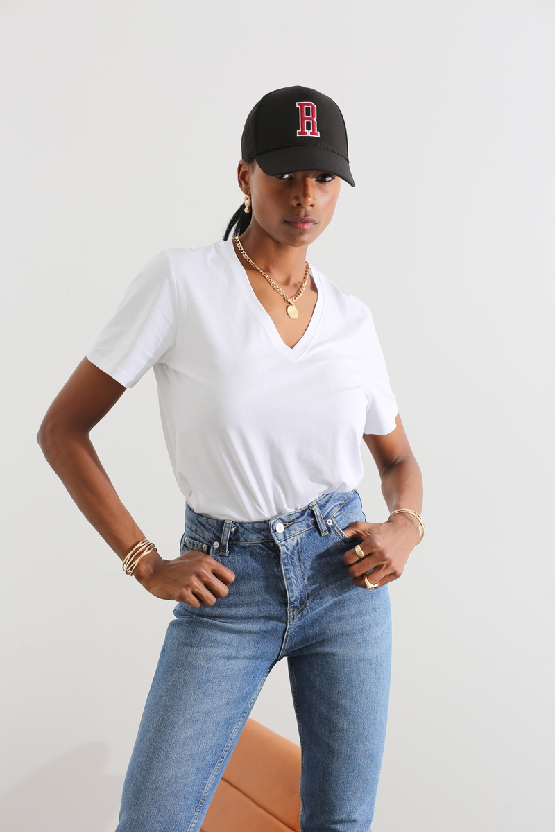Beyaz V Yaka Basic Tshirt 2428