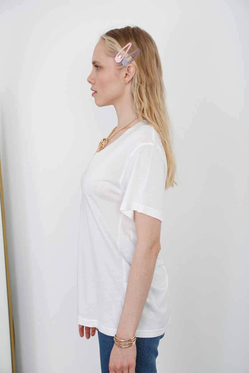 Beyaz V Yaka Basic Tshirt 619