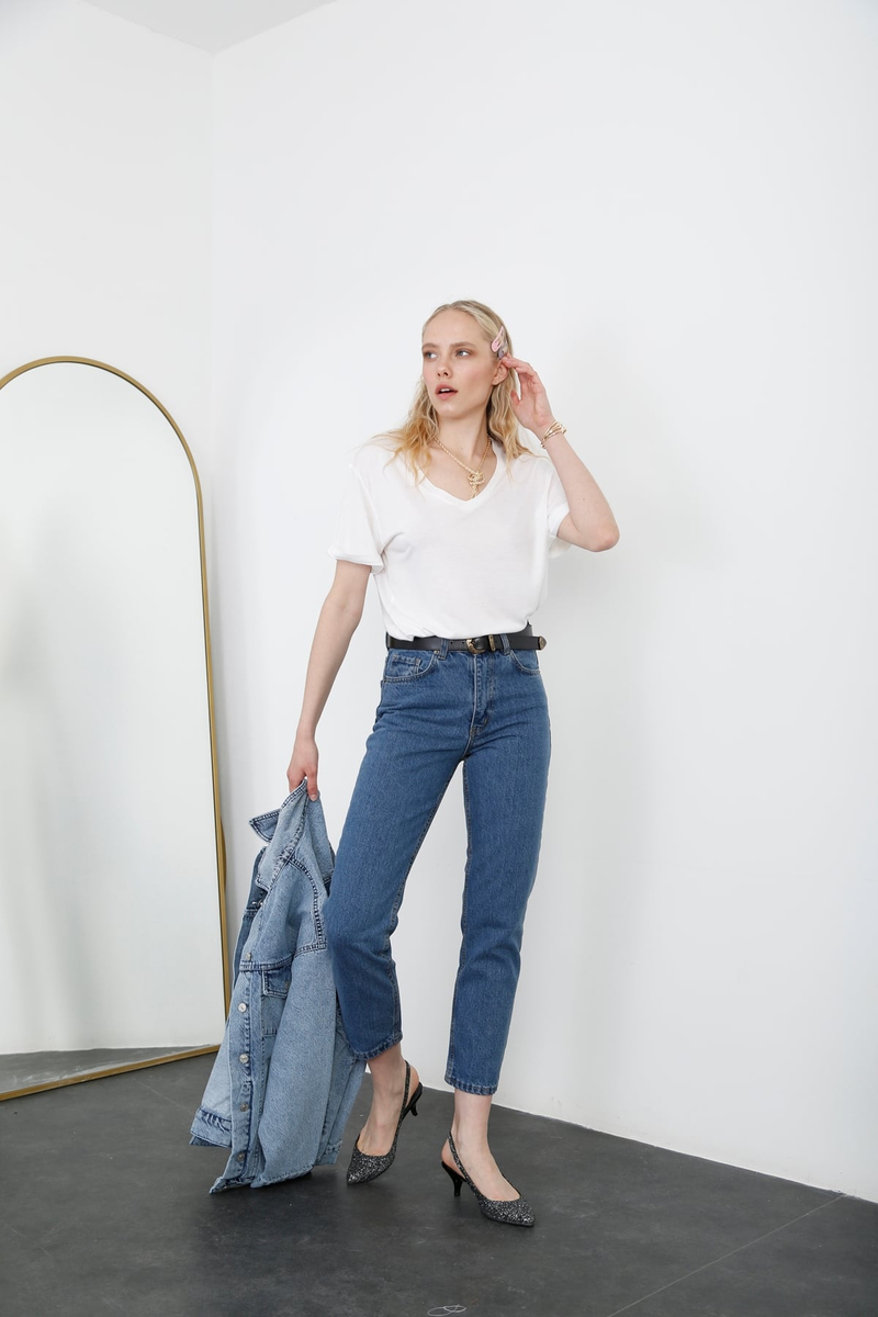 Beyaz V Yaka Basic Tshirt 619