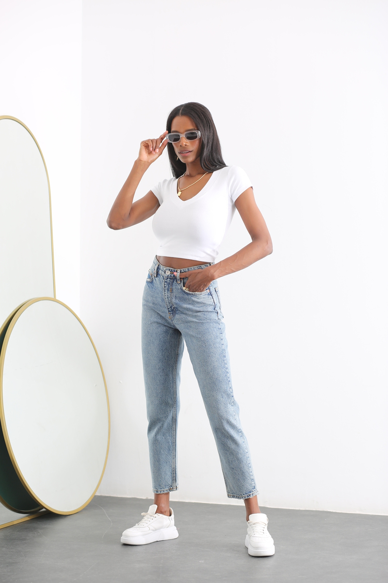 Beyaz V Yaka Kısa Kol Crop Tshirt 210133