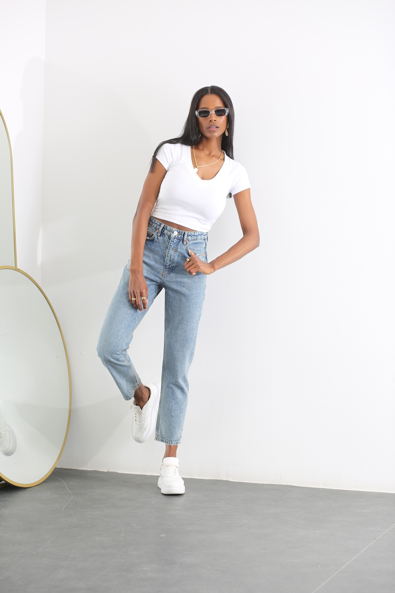 Beyaz V Yaka Kısa Kol Crop Tshirt 210133