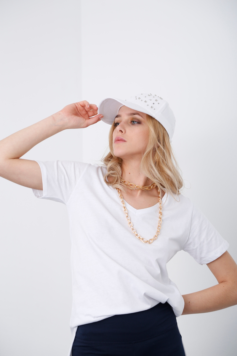 Beyaz V Yaka Yırtmaçlı Tshirt 8004