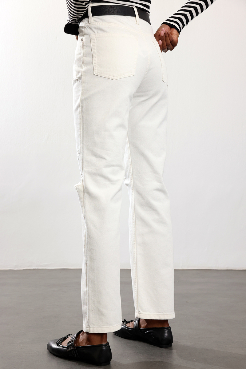 Beyaz Yırtık Detaylı Straight Jean 