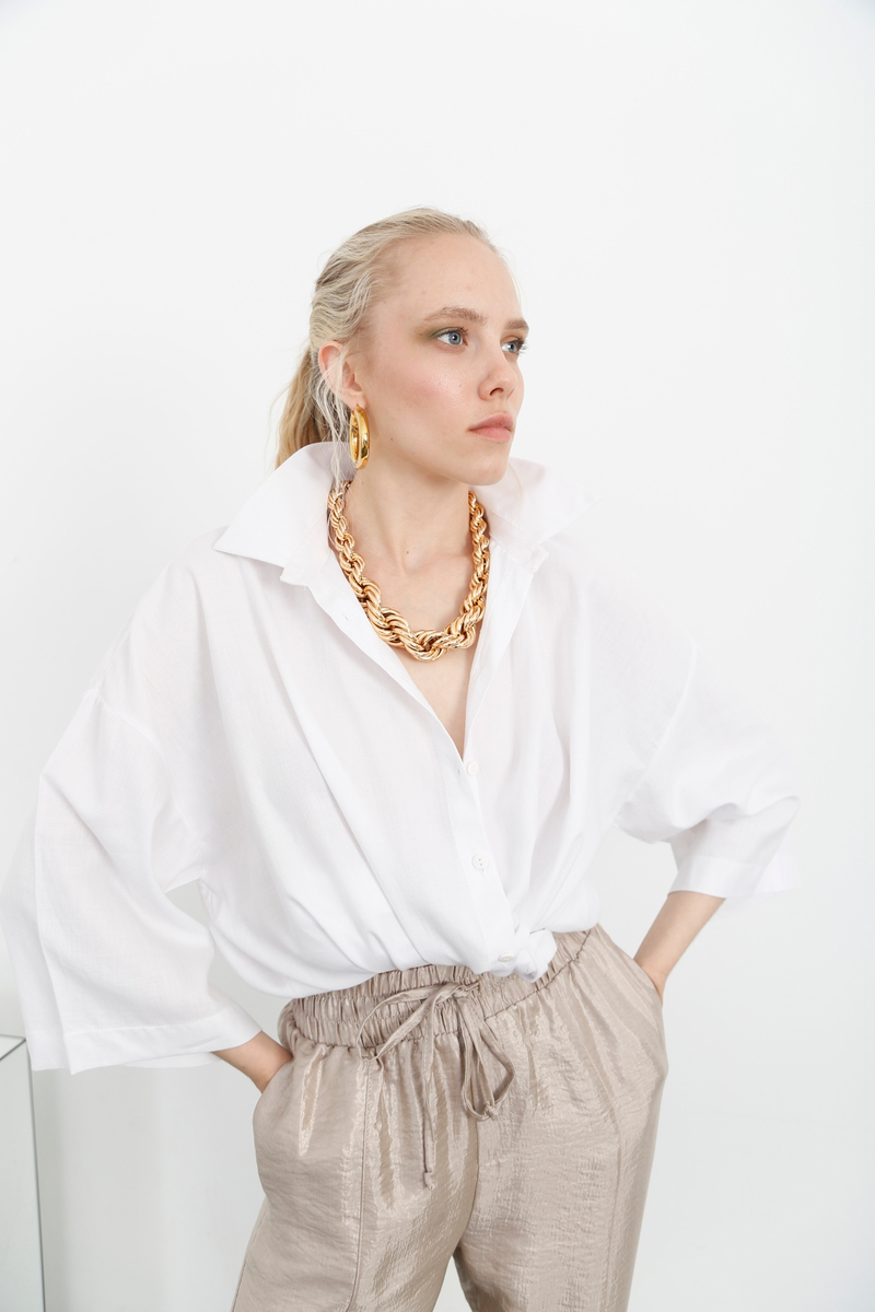 Beyaz Yırtmaçlı Oversize Gömlek 0196
