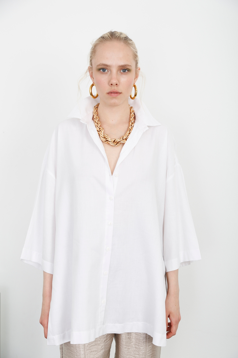 Beyaz Yırtmaçlı Oversize Gömlek 0196