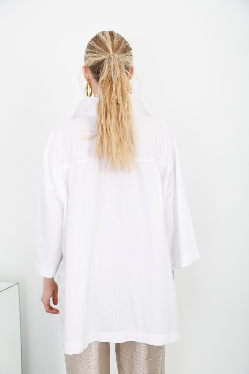 Beyaz Yırtmaçlı Oversize Gömlek 0196