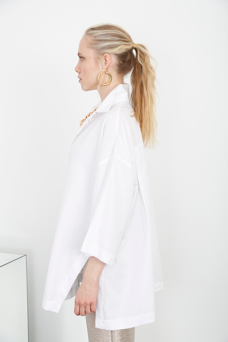 Beyaz Yırtmaçlı Oversize Gömlek 0196