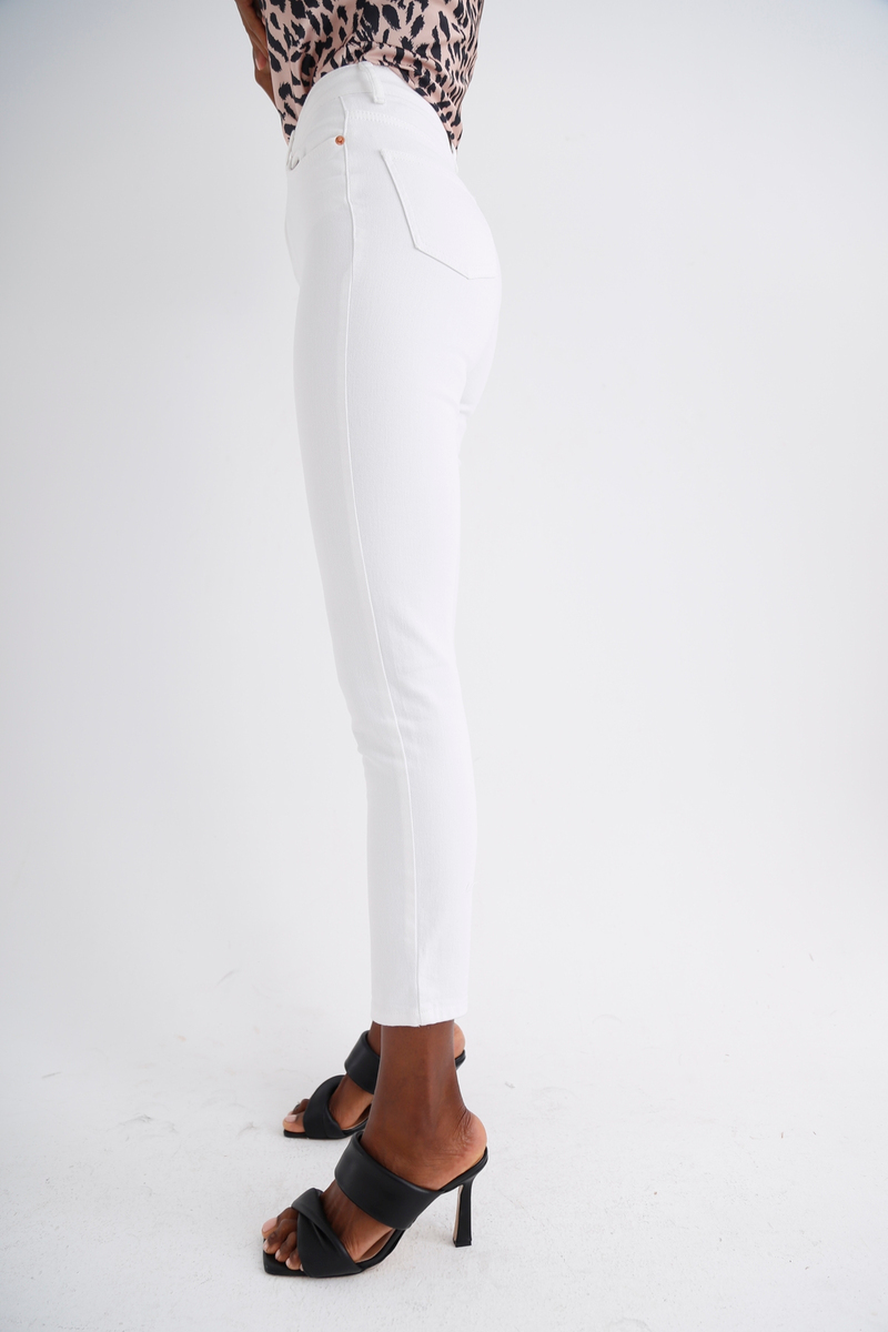 Beyaz Yüksek Bel Likralı Mom Fit Jean 