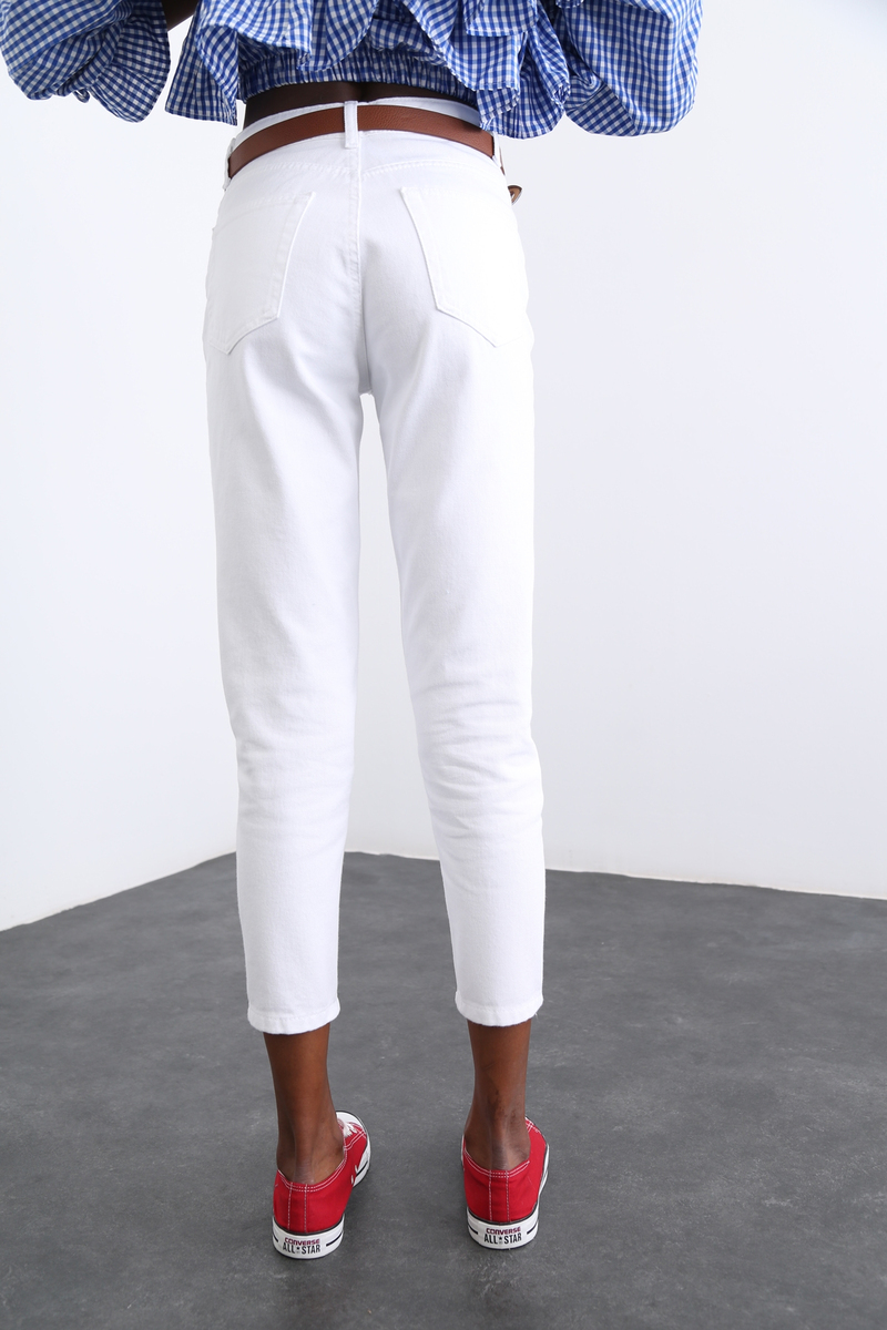 Beyaz Yüksek Bel Mom Fit Jean 