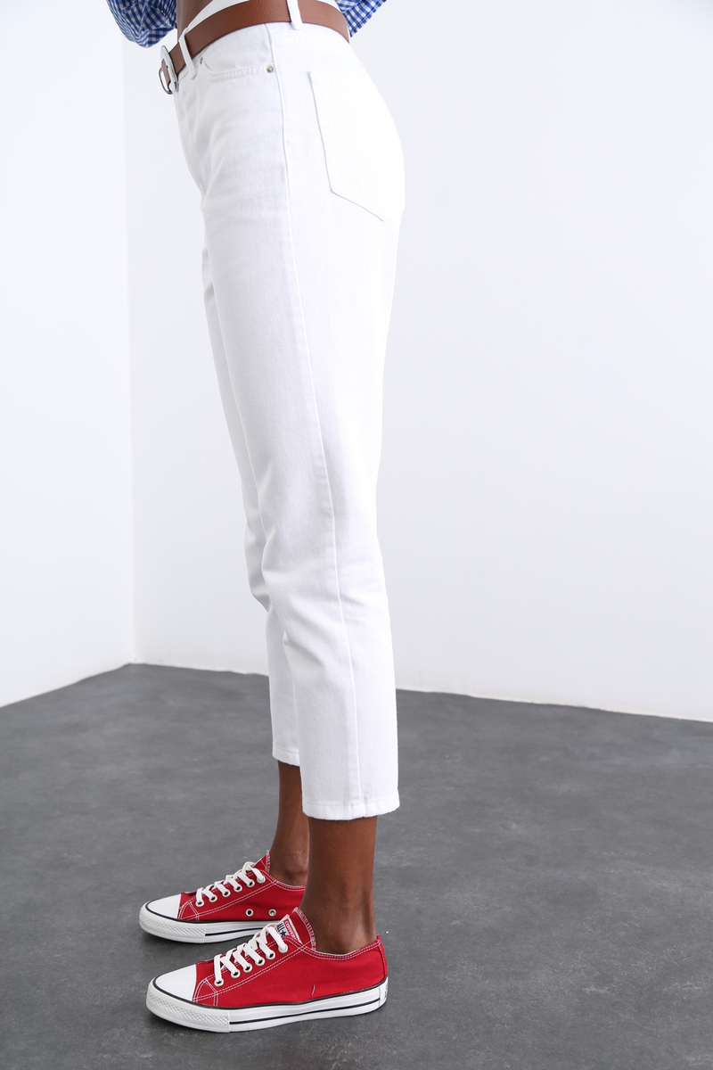Beyaz Yüksek Bel Mom Fit Jean 
