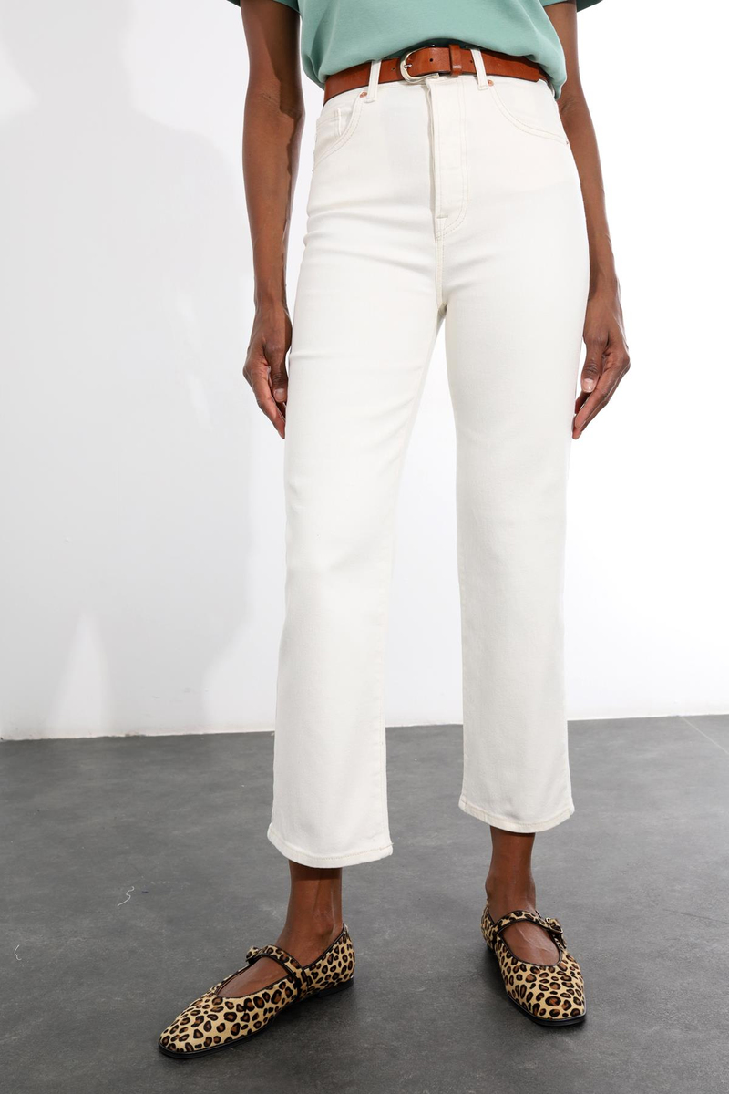 Beyaz Yüksek Bel Straight Fit Jean 