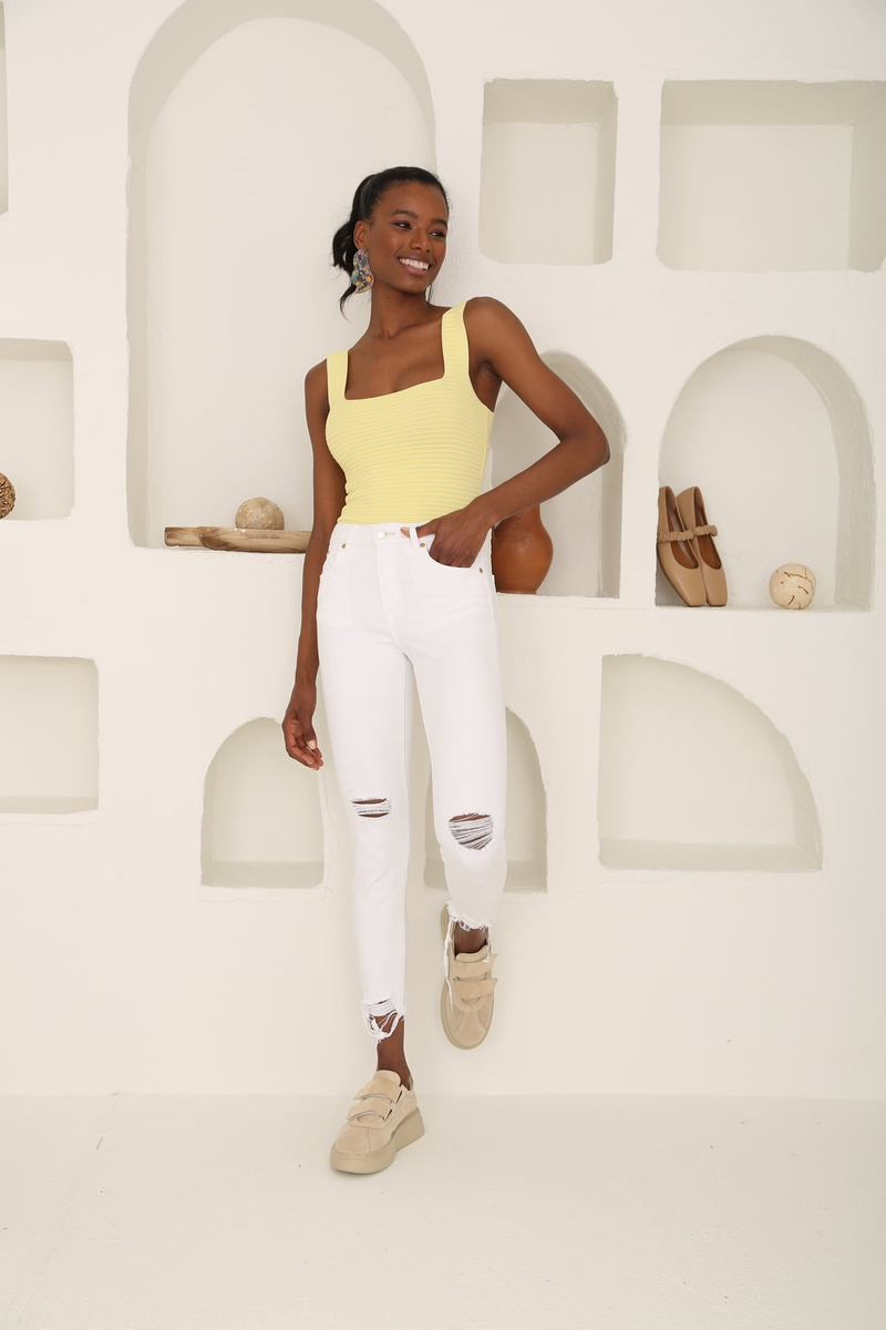 Beyaz Yüksek Bel Yırtıklı Mom Fit Jean 1100008