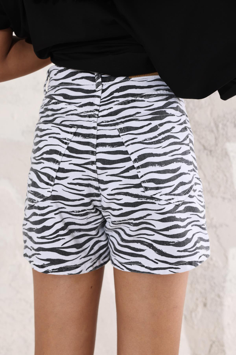 Beyaz Yüksek Bel Zebra Desen Kot Şort 