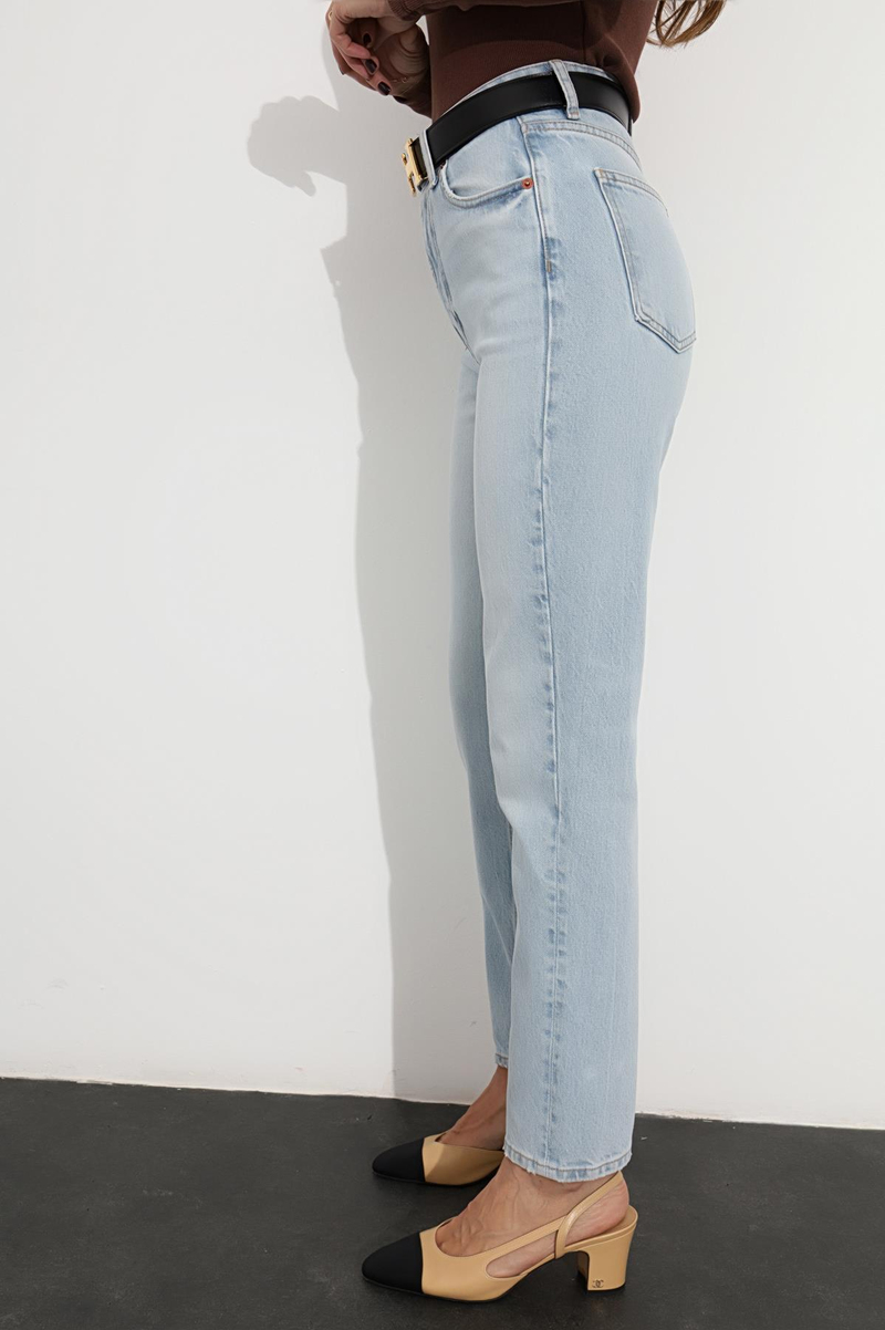 Buz Mavi Yüksek Bel Mom Fit Jean 