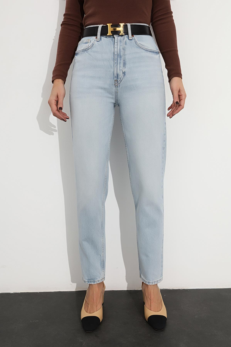 Buz Mavi Yüksek Bel Mom Fit Jean 