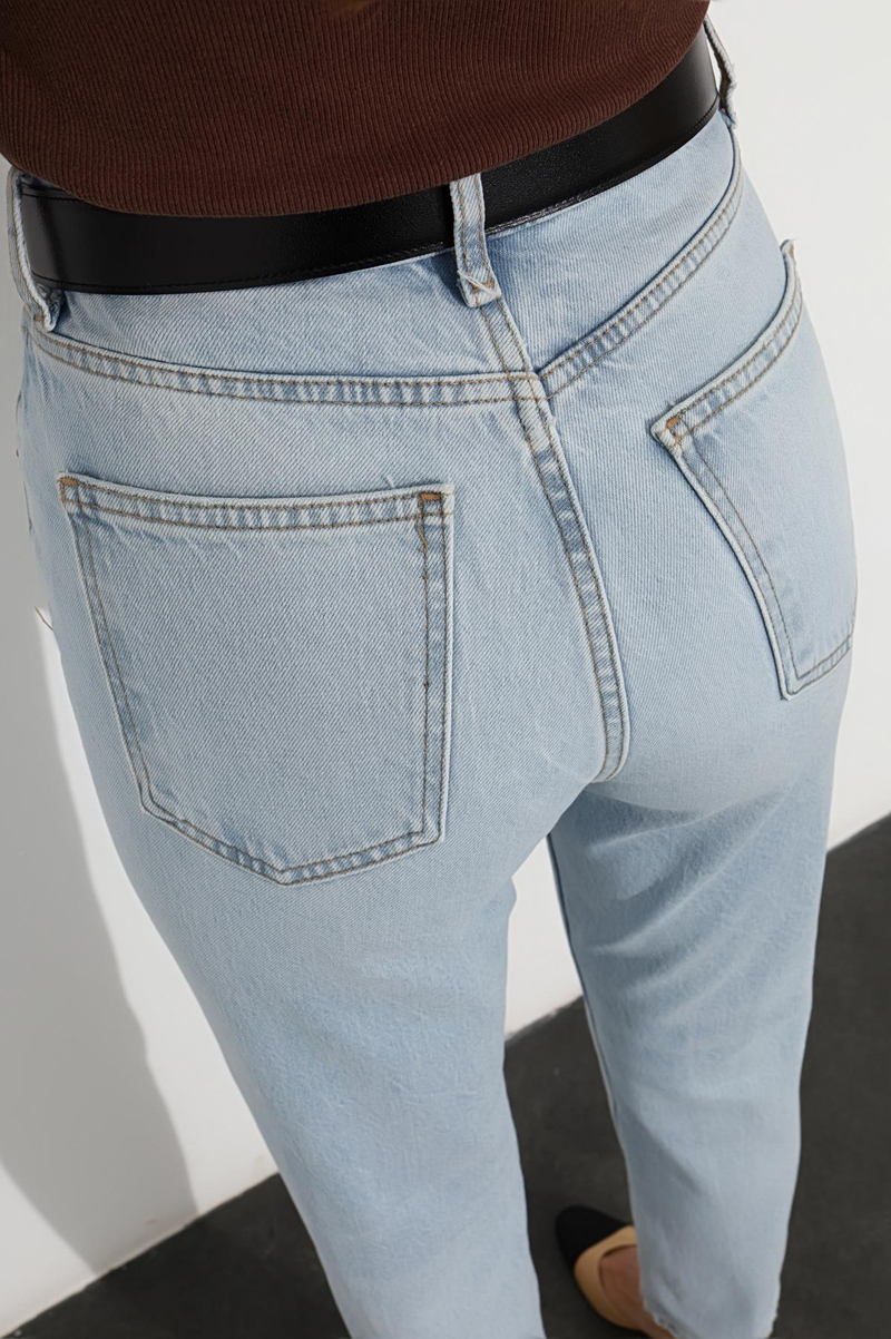 Buz Mavi Yüksek Bel Mom Fit Jean 