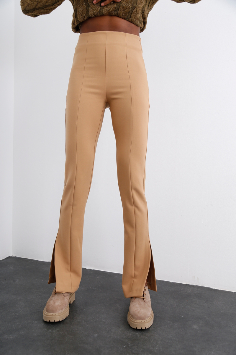 Camel Paçası Yırtmaçlı Kumaş Pantolon 3910