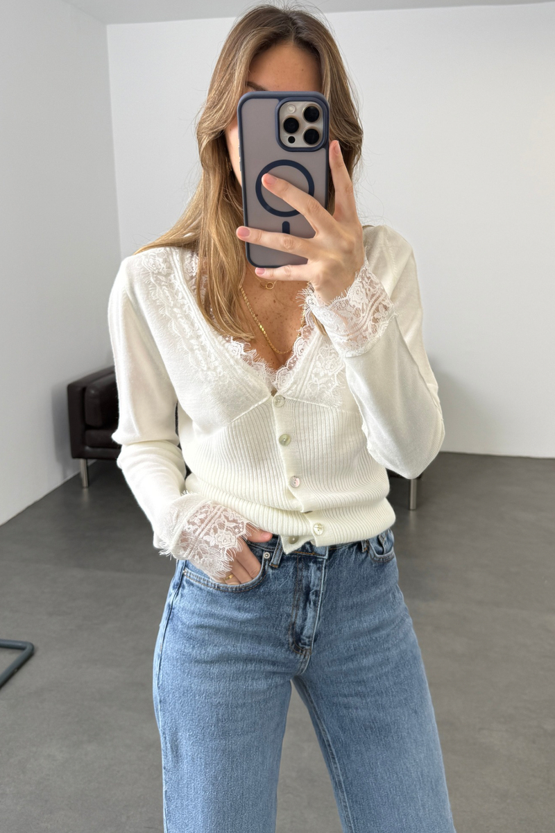 Ekru Dantel Detaylı V Yaka Triko TK261010