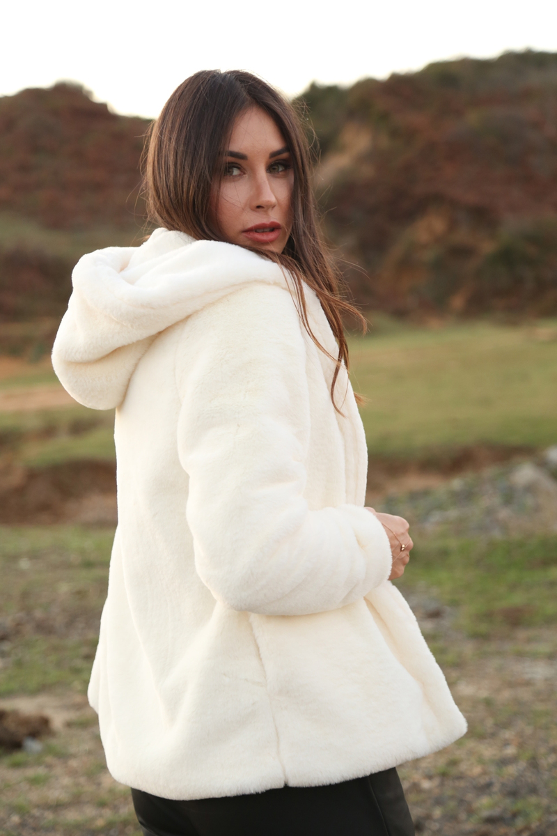 Ekru Kapşonlu Peluş Ceket