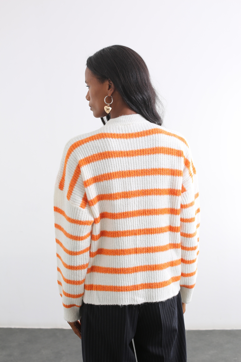 Ekru-Turuncu Düğme Detaylı Çizgili Kazak T93421