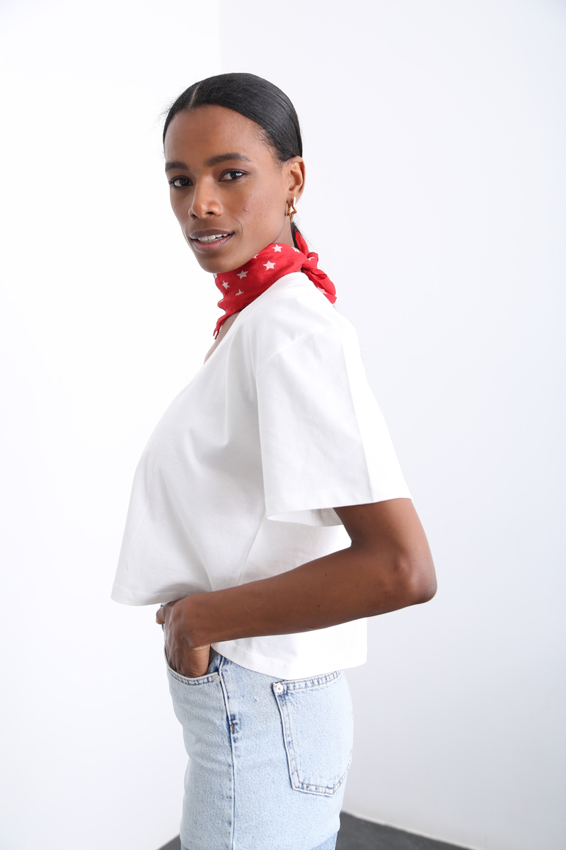Ekru V Yaka Crop Tshirt 3624