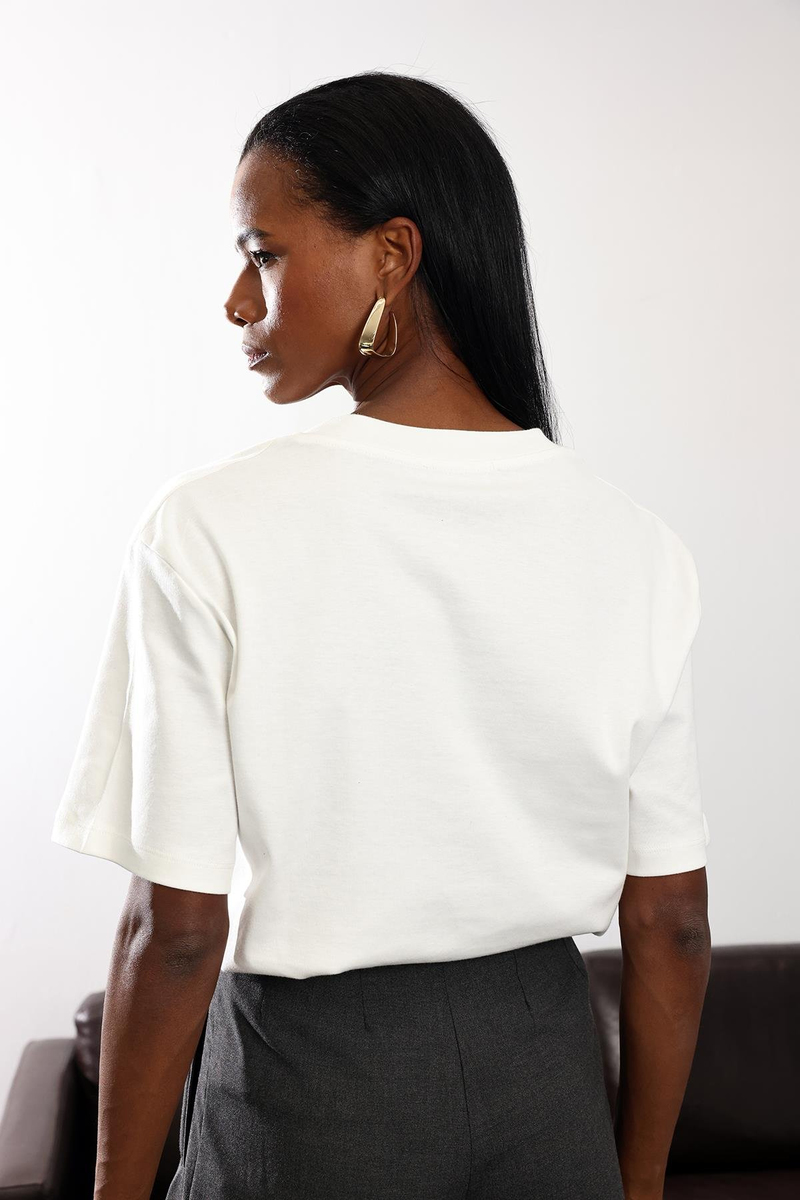 Ekru V Yaka Kısa Kollu Tişört 4021