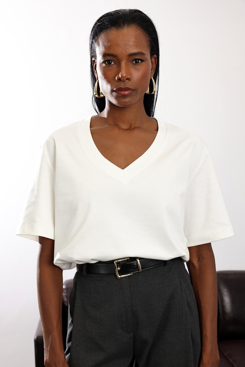 Ekru V Yaka Kısa Kollu Tişört 4021