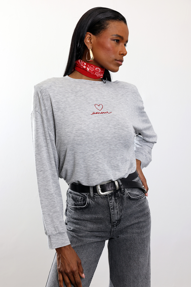 Gri Amour Yazı Nakışlı Vatkalı Bluz 18075