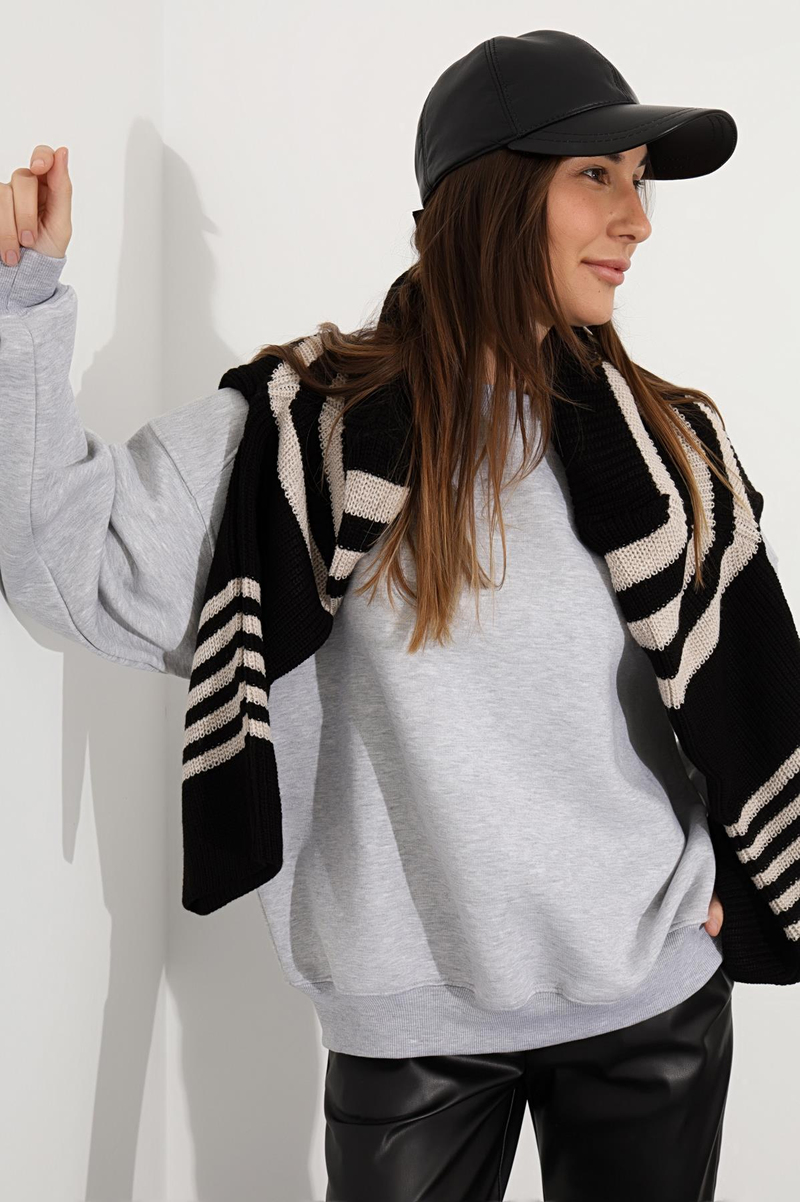 Gri Bisiklet Yaka Basic Sweatshirt 3408-23