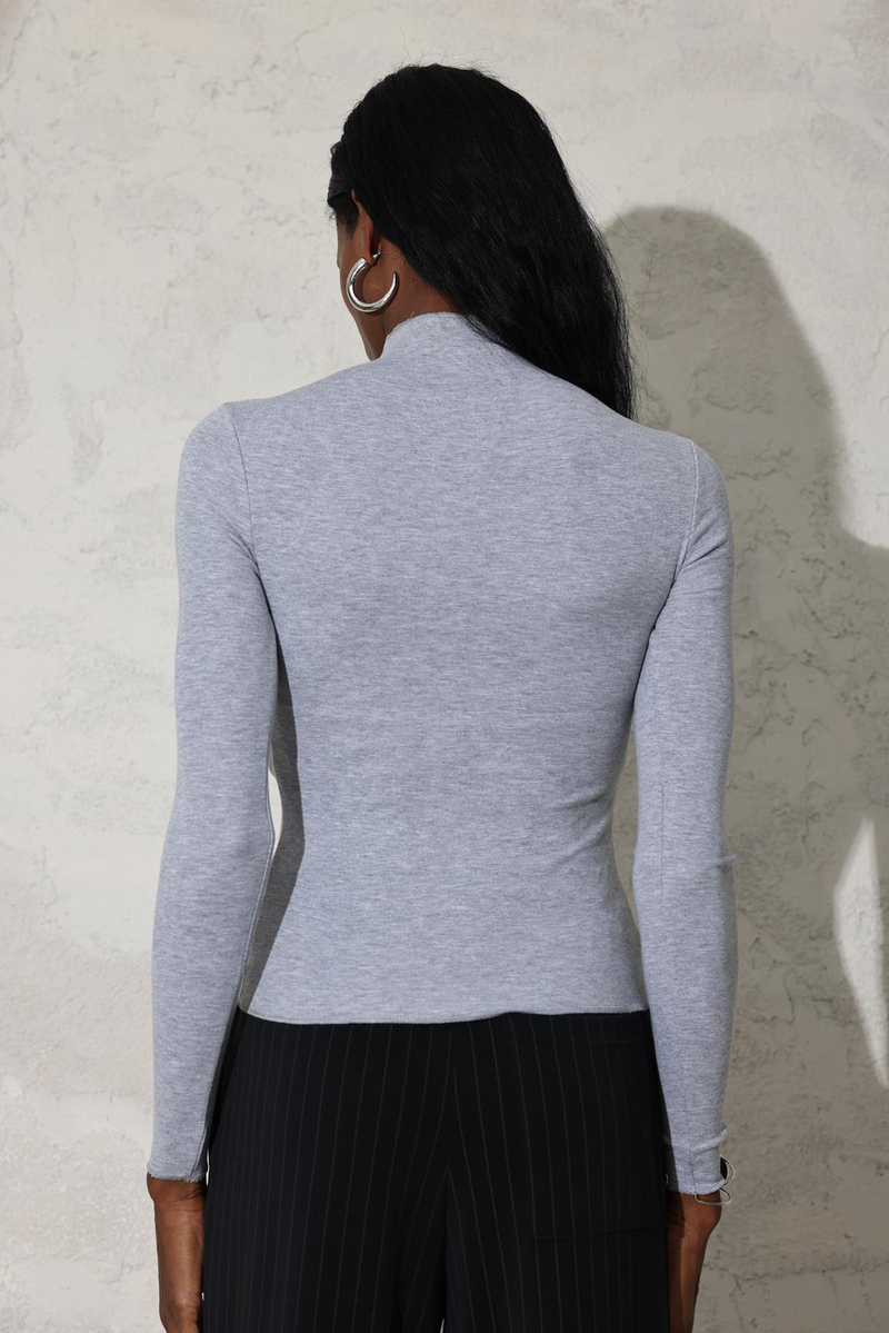 Gri Dik Yaka Soft Touch Tişört 