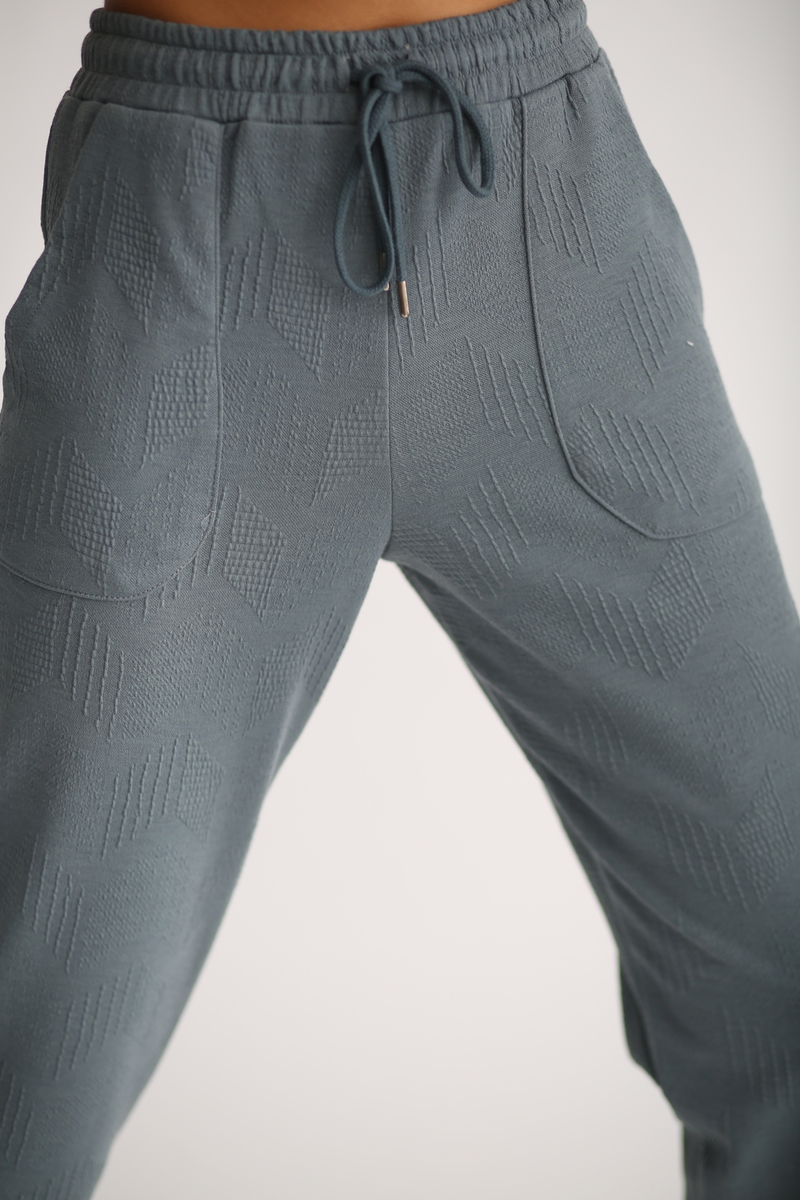 Gri Kabartmalı Basic Pantolon 0107